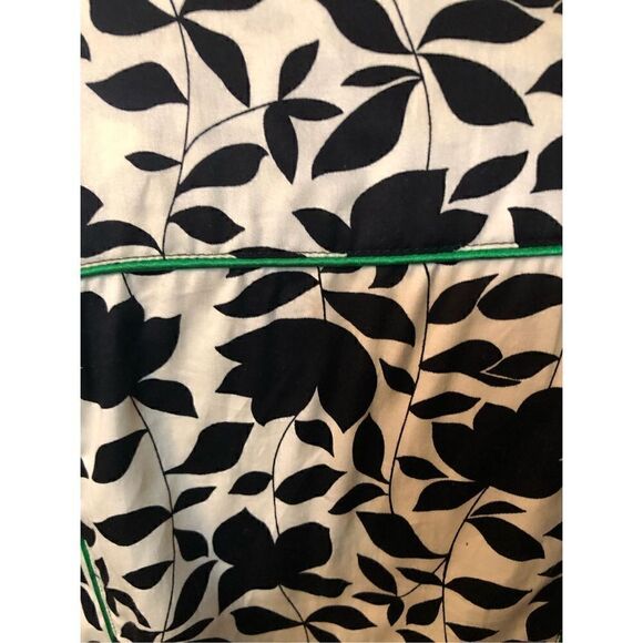 Marianne black and white floral button front with green satin buttoned and trim - Picture 14 of 16